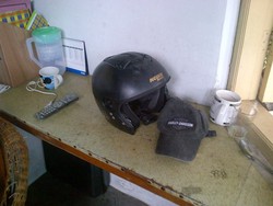 Ini Helm & Topi Harley Davidson Uje di Pos Satpam Pondok Indah