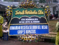 Kopassus & Jokowi Kirim Karangan Bunga ke Rumah Duka Uje