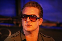Josh Homme Anggap Alex Turner adalah Salah Satu Penulis Lagu Terbaik