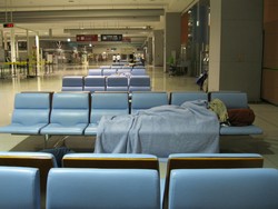 Ke Jepang Tidur di Bandara, Siapa Takut!