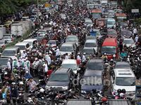Jenazah Uje Tiba di TPU Karet Tengsin Macet