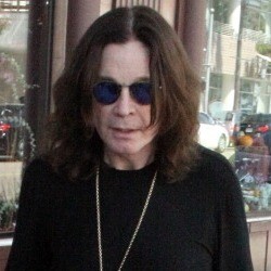 Galau Masalah Rumah Tangga, Ozzy Osbourne Tetap Konser