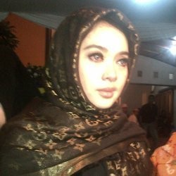 Syahrini Tahu Uje Wafat dari Televisi