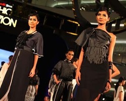 Suka-Duka Jadi Model, Sulit Jaga Makan tapi Bisa Keliling Dunia