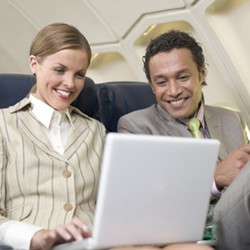 Internetan di Pesawat: Butuh atau Cuma Latah?