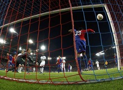 Victor Moses membobol gawang Basel di menit ke-12. Reuters/Denis Balibouse