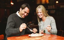 Kalau Ingin Makan Malam dan Tanpa Takut Gendut, Lakukan Cara Ini