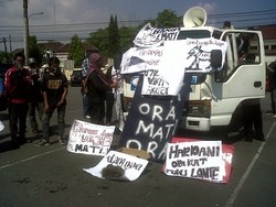 Geruduk Mapolres, Ratusan Warga Sleman Tuntut 7 Pembunuh Siswi Dihukum Mati