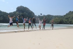 Trekking Seru Tanpa Pemandu di Pulau Sempu, Siapa Takut!