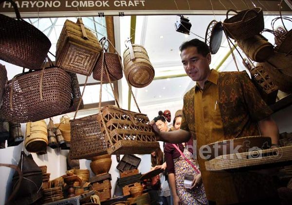 Gita Wirjawan Tinjau Inacraft 2013