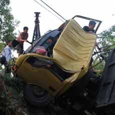 Truk Terguling, Jalur Bojonegoro-Babat Macet 7 Km