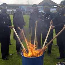 Ratusan Ponsel dan 1.000 Pil Koplo Dimusnahkan di Lapas Porong