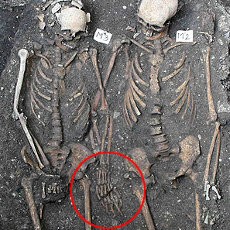 Kerangka Boneo dan Juliet, Bukti Kisah Cinta Sampai Mati