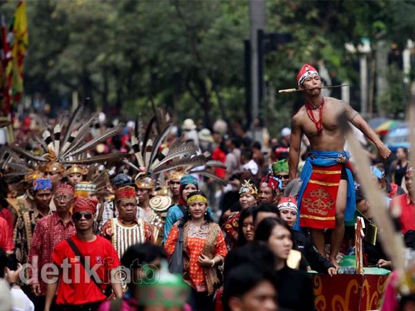 Warga Dayak Unjuk Diri di Jalanan Jakarta