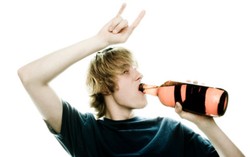 Konsumsi Alkohol Berlebihan Tingkatkan Risiko Penyakit Jantung pada Remaja