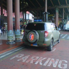 Cuek TNI Parkir Sembarangan, Satpam Bandara: Dipelototin Sudah Ngeri
