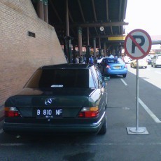 Musim Liburan, Parkir Liar di Bandara Soekarno Hatta Merajalela
