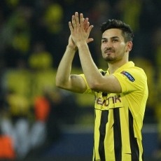 Dortmund Tak Ingin Buru-buru Bahas Final
