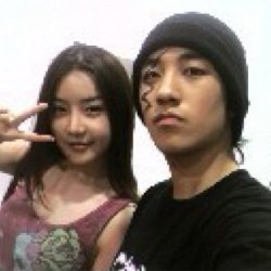 Park Bom 2NE1 Pamer Foto Nostalgia dengan Seungri Big Bang