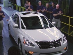 Ban Serep Kurang Angin, Nissan Tarik Mobil