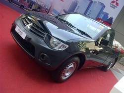 Mitsubishi Strada Triton 4X2 Takkan Ganggu Pasar L300