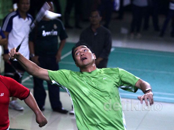 Menteri Perdagangan Tanding Bulutangkis