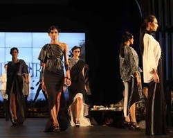 Cantik & Tubuh Bagus Belum Cukup, Ini Syarat Lain yang Harus Model Punya