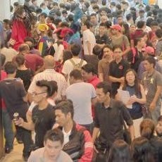 Penjualan Perdana Galaxy S4 Disambut Antrean Panjang