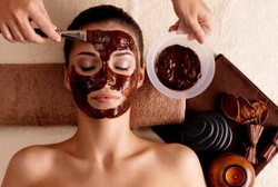 Dibakar Hingga Ditampar, Ini Perawatan Wajah yang Aneh Tapi Populer