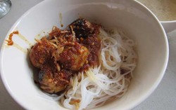 Huah...Pedas Segar Menyengat Bakso Bakar Pak Gendut!