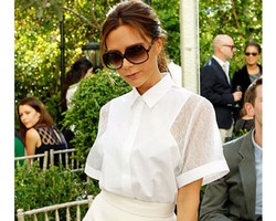 Trik Berpose Andalan Victoria Beckham Agar Terlihat Langsing Saat Difoto
