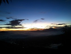  Mendaki Gunung Sindoro di Musim Pancaroba, Menantang!