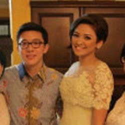  Agni Prastistha Bertunangan dengan Mantan Pembalap