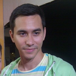 Darius Ajari Anak-anaknya Suka Bola