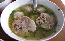 Dari Bahan-bahan Inilah Dibuat Bakso Kenyal yang Enak