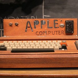 Produk Legendaris Apple Dilelang, Siapa Minat?