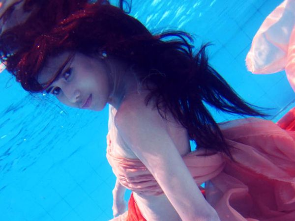 Seksinya Dewi Cinta di Dalam Air