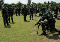 Pangkostrad Cek Kesiapan Alutsista Latgab 2013