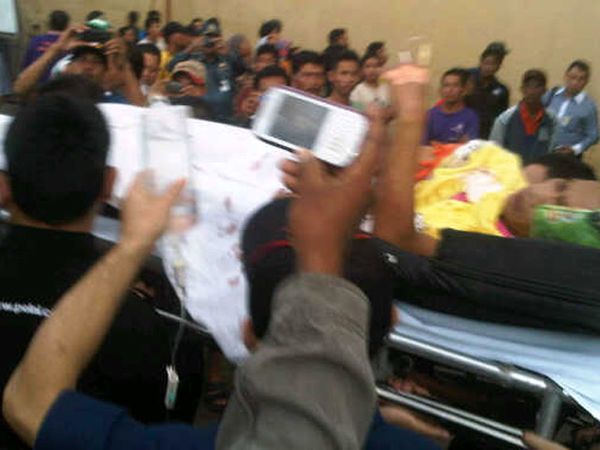 Penumpang KM Lambelu Mengamuk, 18 Orang Luka Bacok Penumpang KM Lambelu Mengamuk, 18 Orang Luka Bacok