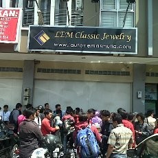 Nasabah Perusahaan Investasi Emas yang Kolaps Klaim Rugi Rp 40 M