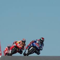 Muncul Ancaman dari Marquez, Lorenzo Tak Akan Ubah Gaya