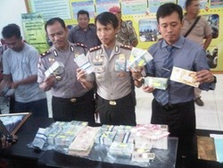 Polisi: Uang Asli Dijadikan Sesajen untuk Tarik Harta Karun
