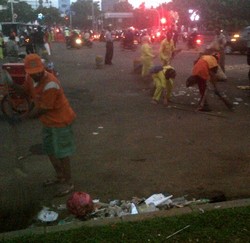 Massa Buruh Tinggalkan Sampah, Jokowi: Mestinya yang Demo Nyapu Jalan 