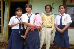 3 Siswi Kakak Beradik Ini Berjuang Jadi Buruh Demi Hidupi Keluarga