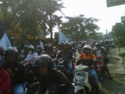 Seribuan Buruh Depok Konvoi ke Balai Kota, Siap Berangkat ke Jakarta