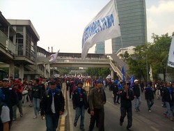 Puluhan Buruh Sudah Berkumpul di Bundaran HI, Lalin Masih Lancar