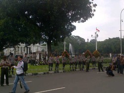 100 Meter Lagi Buruh Sentuh Pagar Istana Merdeka