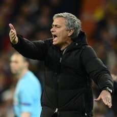 Kecewa Wasit, Mourinho Sebut Hummels Layak Dikartu Merah