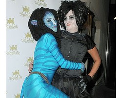 Pesta Ulang Tahun Aneh Selebriti: Ada Drakula & Cupcake Berjalan