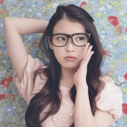 IU Akan Comeback Mei?